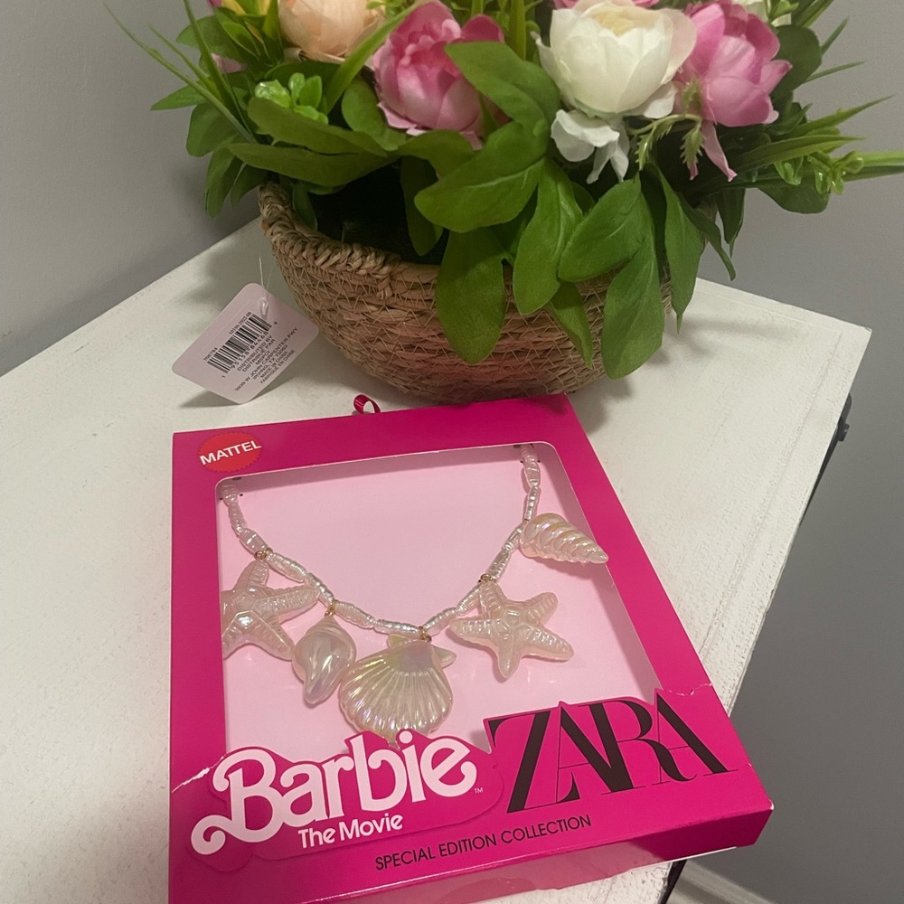 Zara X Barbie The Movie seashell necklace - Picture 2 of 3